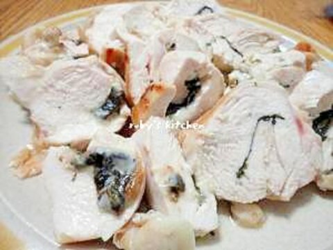 胸肉のフライパン蒸し☆うめ海苔チーズ巻き